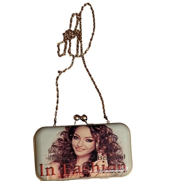 Clutch or Cross body gold chain strap kiss closure novelty and whimsical - Picture 3 of 8